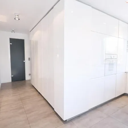 House Managers - Flora Apartment *